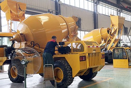 Self Loading Concrete Mixer Truck