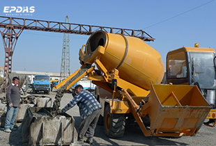 Self Loading Concrete Mixer