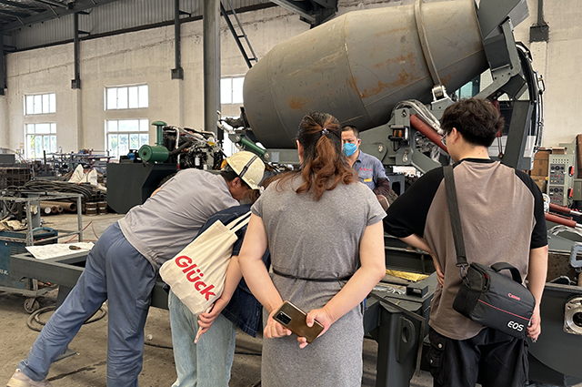 self loading mixer in factory self loading mixer in factory